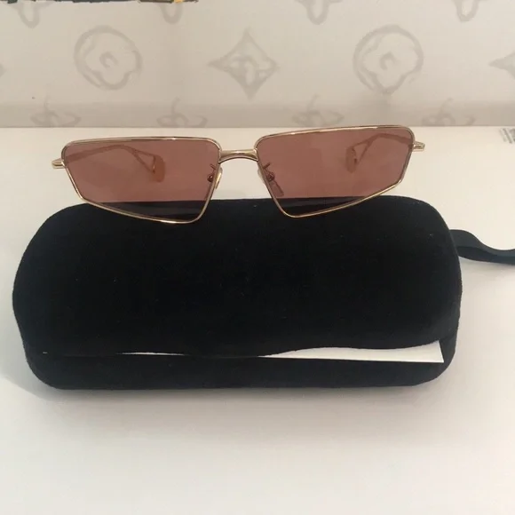 New Authentic Gucci GG0537S 002 Gold Cat-Eye Sunglasses Red Lenses NEW AUTHENTIC GUCCI GG0537S 002 GOLD CAT-EYE SUNGLASSES RED  main image 2